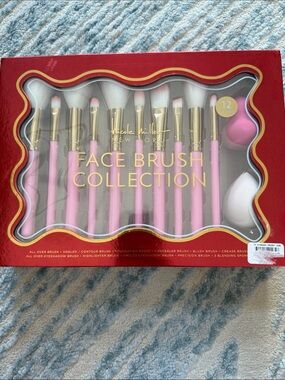 NIB Nicole Miller 12 pc. Face Brush & Sponge Collection